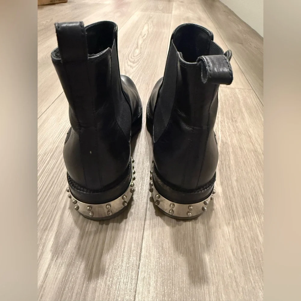 Alexander McQueen Black Leather Ankle Boots. 36. Gently Worn. - Picture 5 of 6